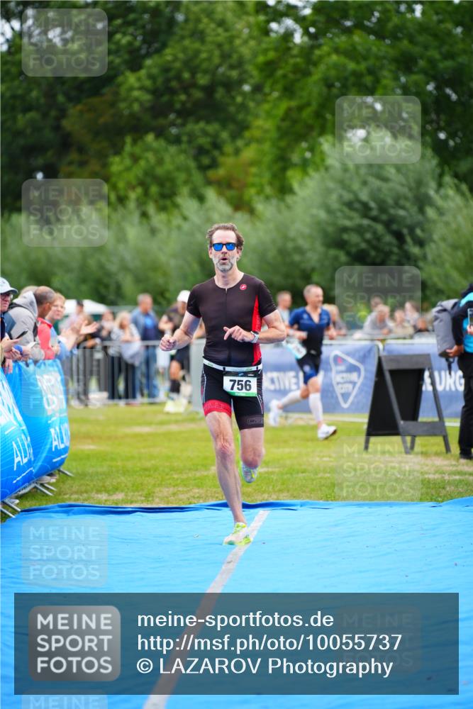 30.08.2026 - Elbe Triathlon Hamburg LAZAROV Photography http://msf.ph/oto/10055737 30.08.2026 11:05:42 Ziel 747, 756 meine-sportfotos.de