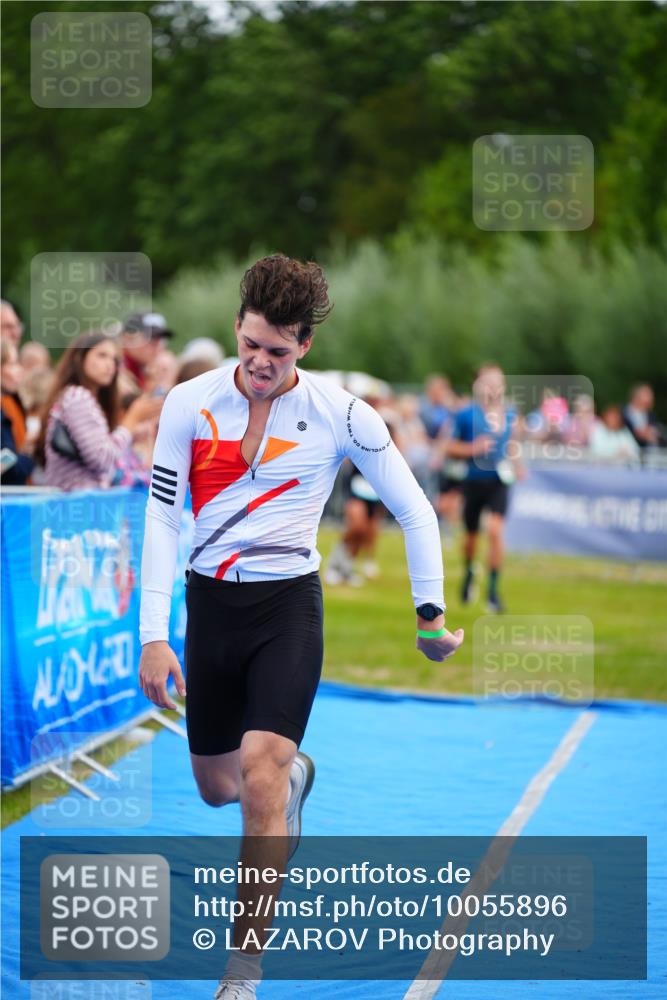 30.08.2026 - Elbe Triathlon Hamburg LAZAROV Photography http://msf.ph/oto/10055896 30.08.2026 11:06:27 Ziel 425, 482, 628 meine-sportfotos.de