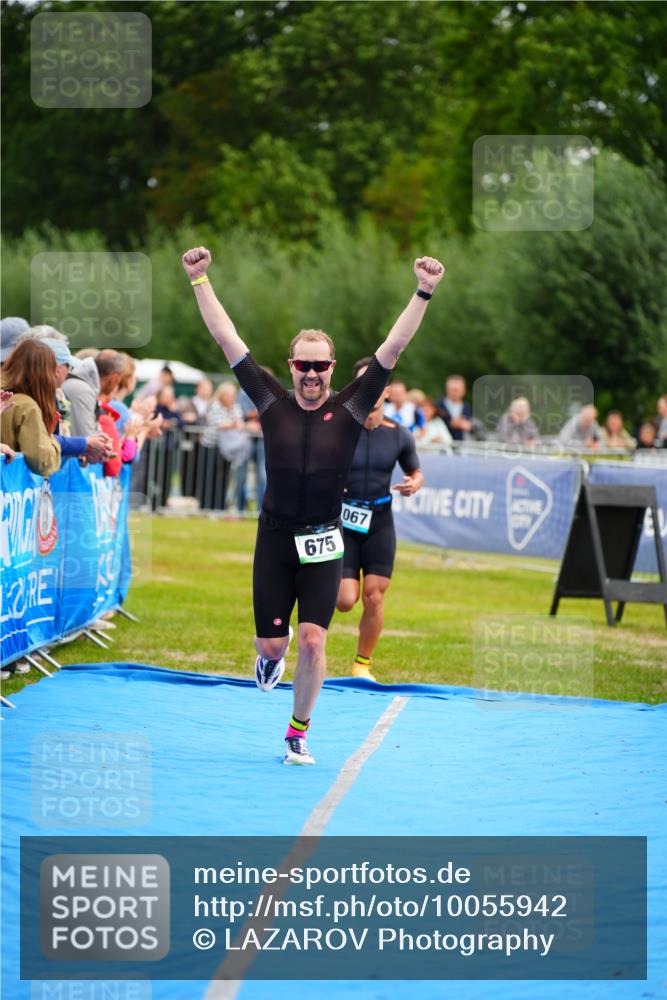30.08.2026 - Elbe Triathlon Hamburg LAZAROV Photography http://msf.ph/oto/10055942 30.08.2026 11:06:38 Ziel 675, 1067 meine-sportfotos.de