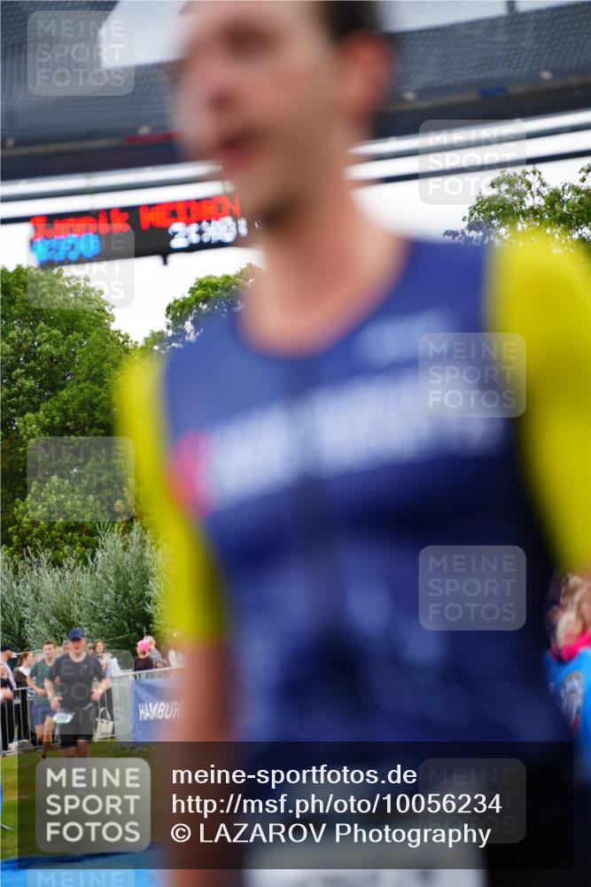 30.08.2026 - Elbe Triathlon Hamburg LAZAROV Photography http://msf.ph/oto/10056234 30.08.2026 11:08:47 Ziel 555, 655, 746 meine-sportfotos.de