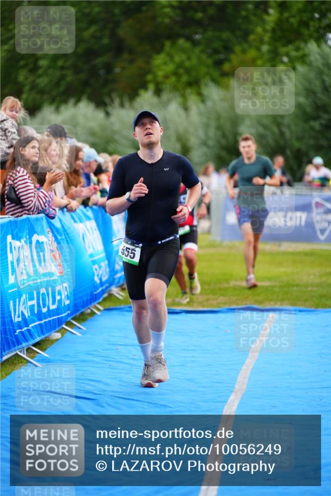 30.08.2026 - Elbe Triathlon Hamburg LAZAROV Photography http://msf.ph/oto/10056249 30.08.2026 11:08:52 Ziel 503, 555, 746, 1042 meine-sportfotos.de