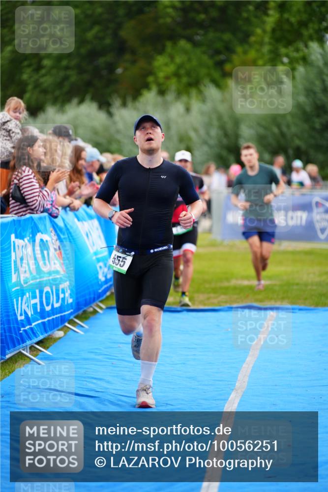 30.08.2026 - Elbe Triathlon Hamburg LAZAROV Photography http://msf.ph/oto/10056251 30.08.2026 11:08:53 Ziel 503, 555, 746, 1042 meine-sportfotos.de