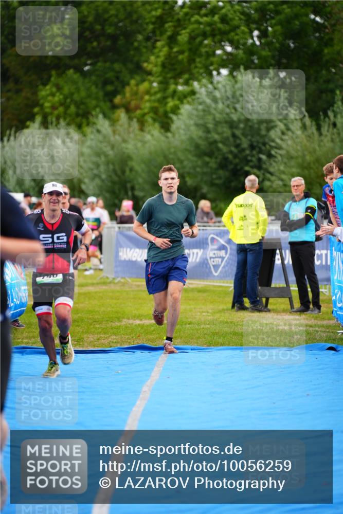 30.08.2026 - Elbe Triathlon Hamburg LAZAROV Photography http://msf.ph/oto/10056259 30.08.2026 11:08:54 Ziel 503, 555, 746, 1042 meine-sportfotos.de