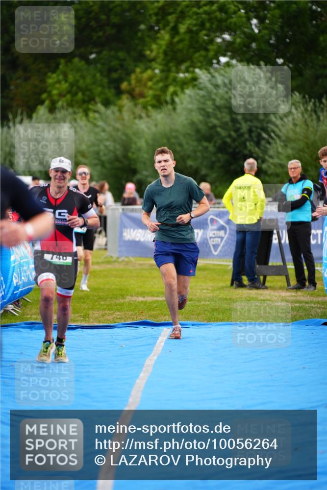 30.08.2026 - Elbe Triathlon Hamburg LAZAROV Photography http://msf.ph/oto/10056264 30.08.2026 11:08:54 Ziel 503, 555, 746, 1042 meine-sportfotos.de