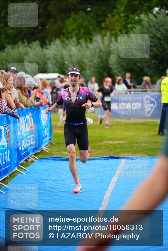 30.08.2026 - Elbe Triathlon Hamburg LAZAROV Photography http://msf.ph/oto/10056313 30.08.2026 11:09:04 Ziel 633, 1098 meine-sportfotos.de