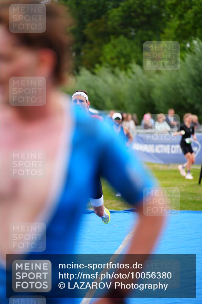 30.08.2026 - Elbe Triathlon Hamburg LAZAROV Photography http://msf.ph/oto/10056380 30.08.2026 11:09:42 Ziel 569, 624, 1164 meine-sportfotos.de