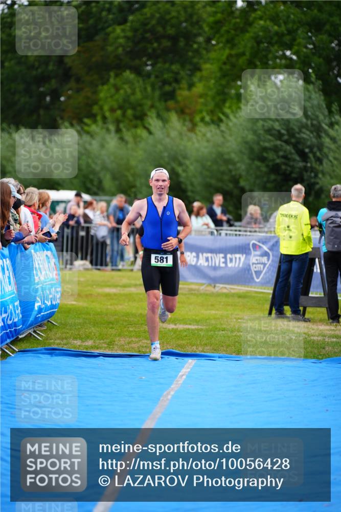 30.08.2026 - Elbe Triathlon Hamburg LAZAROV Photography http://msf.ph/oto/10056428 30.08.2026 11:10:08 Ziel 439, 581 meine-sportfotos.de