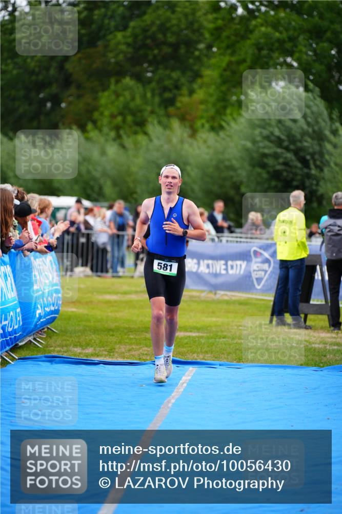 30.08.2026 - Elbe Triathlon Hamburg LAZAROV Photography http://msf.ph/oto/10056430 30.08.2026 11:10:09 Ziel 439, 581 meine-sportfotos.de