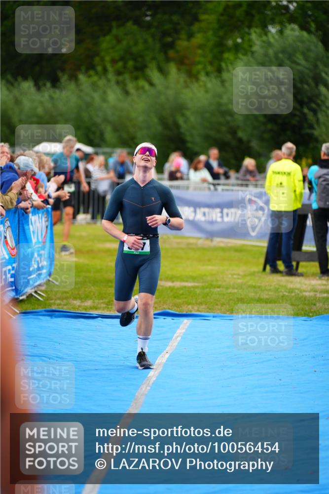 30.08.2026 - Elbe Triathlon Hamburg LAZAROV Photography http://msf.ph/oto/10056454 30.08.2026 11:10:24 Ziel 557 meine-sportfotos.de