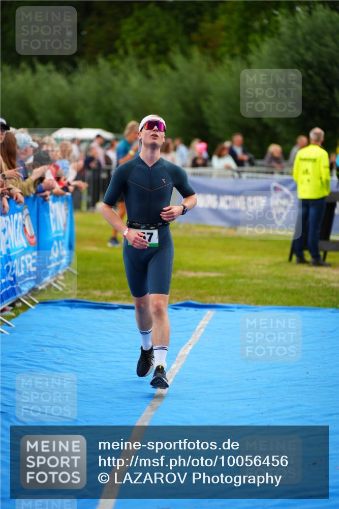 30.08.2026 - Elbe Triathlon Hamburg LAZAROV Photography http://msf.ph/oto/10056456 30.08.2026 11:10:25 Ziel 557 meine-sportfotos.de