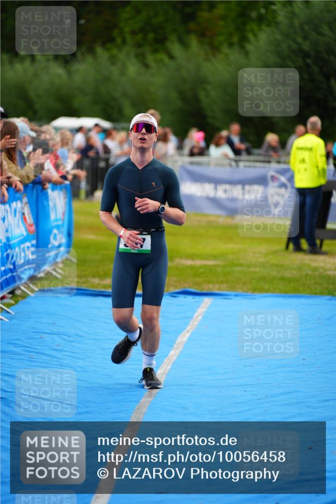 30.08.2026 - Elbe Triathlon Hamburg LAZAROV Photography http://msf.ph/oto/10056458 30.08.2026 11:10:25 Ziel 557 meine-sportfotos.de