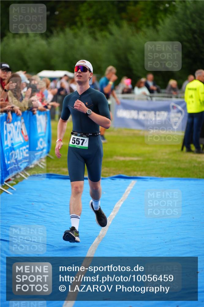 30.08.2026 - Elbe Triathlon Hamburg LAZAROV Photography http://msf.ph/oto/10056459 30.08.2026 11:10:25 Ziel 557 meine-sportfotos.de