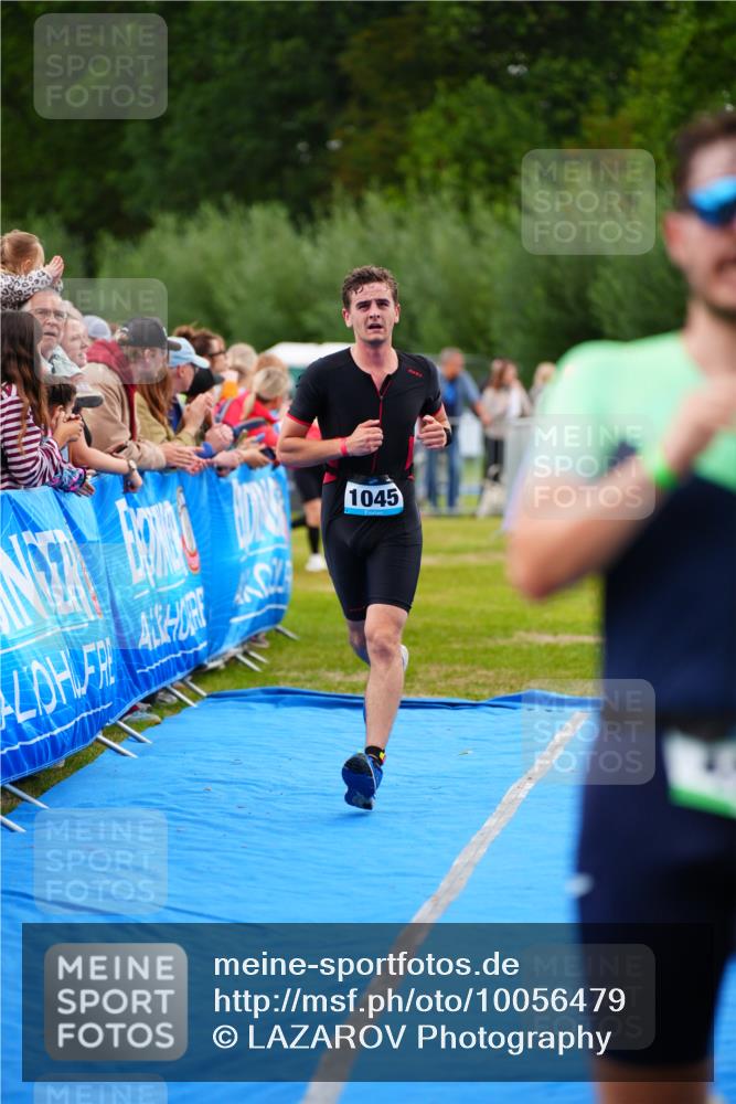 30.08.2026 - Elbe Triathlon Hamburg LAZAROV Photography http://msf.ph/oto/10056479 30.08.2026 11:10:43 Ziel 426, 513, 666, 678, 1045 meine-sportfotos.de
