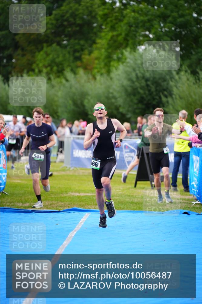 30.08.2026 - Elbe Triathlon Hamburg LAZAROV Photography http://msf.ph/oto/10056487 30.08.2026 11:10:50 Ziel 437, 541, 566, 666 meine-sportfotos.de