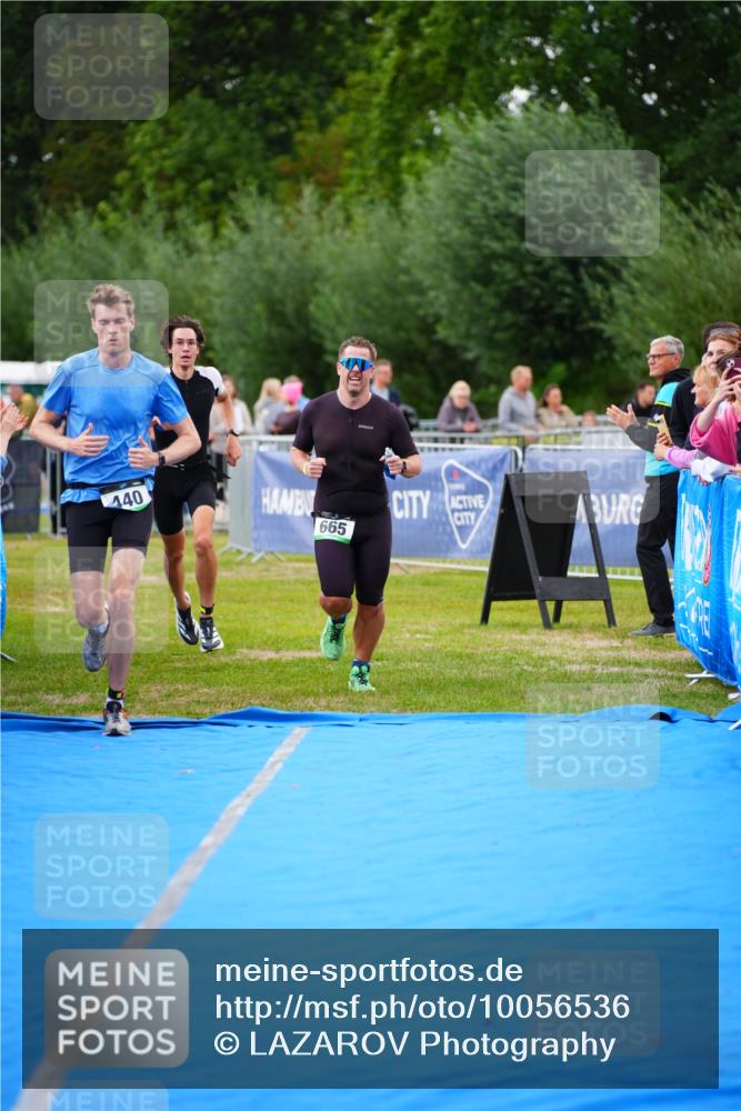 30.08.2026 - Elbe Triathlon Hamburg LAZAROV Photography http://msf.ph/oto/10056536 30.08.2026 11:11:16 Ziel 440, 665, 1010 meine-sportfotos.de