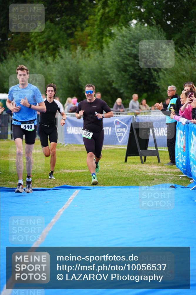 30.08.2026 - Elbe Triathlon Hamburg LAZAROV Photography http://msf.ph/oto/10056537 30.08.2026 11:11:16 Ziel 440, 665, 1010 meine-sportfotos.de