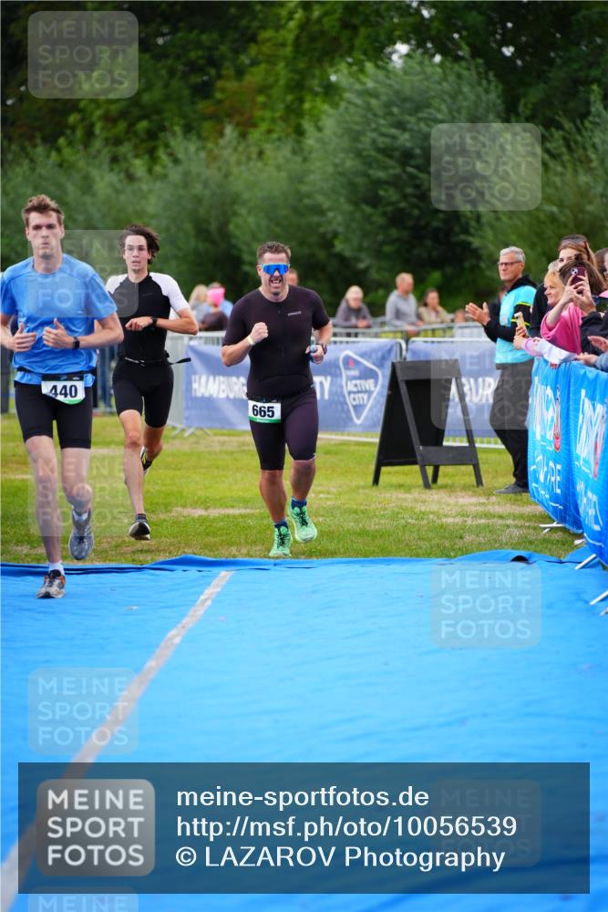 30.08.2026 - Elbe Triathlon Hamburg LAZAROV Photography http://msf.ph/oto/10056539 30.08.2026 11:11:16 Ziel 440, 665, 1010 meine-sportfotos.de