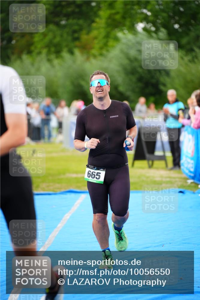 30.08.2026 - Elbe Triathlon Hamburg LAZAROV Photography http://msf.ph/oto/10056550 30.08.2026 11:11:19 Ziel 440, 665, 1010 meine-sportfotos.de
