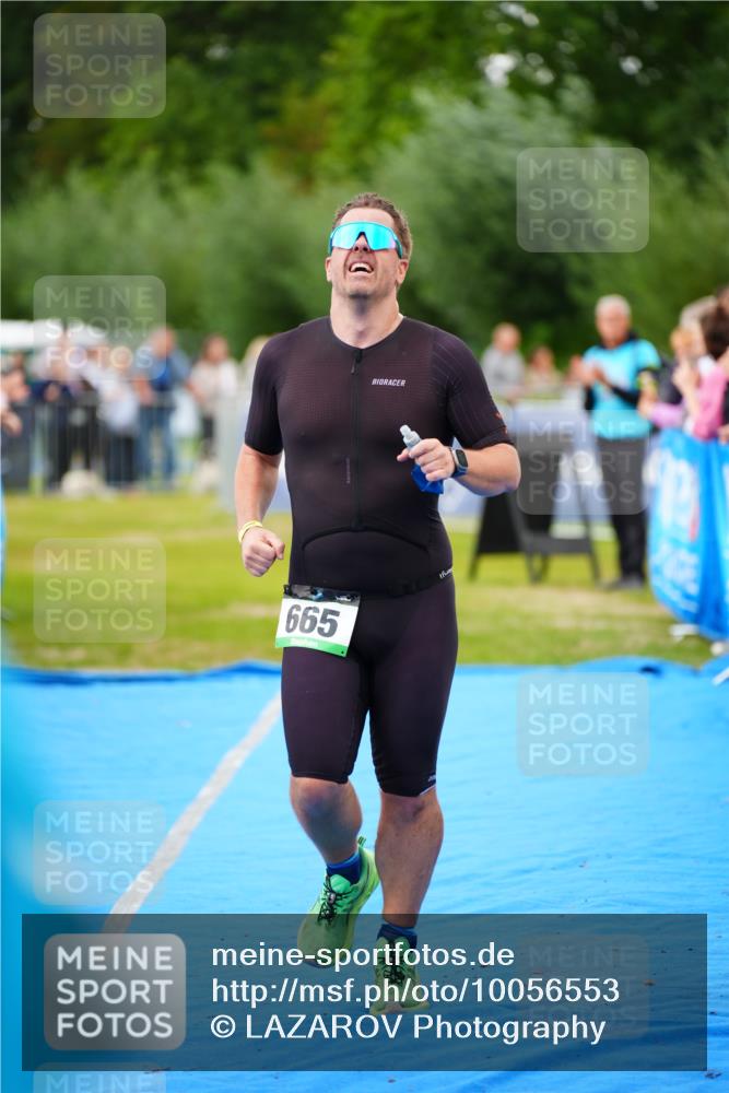 30.08.2026 - Elbe Triathlon Hamburg LAZAROV Photography http://msf.ph/oto/10056553 30.08.2026 11:11:19 Ziel 440, 665, 1010 meine-sportfotos.de