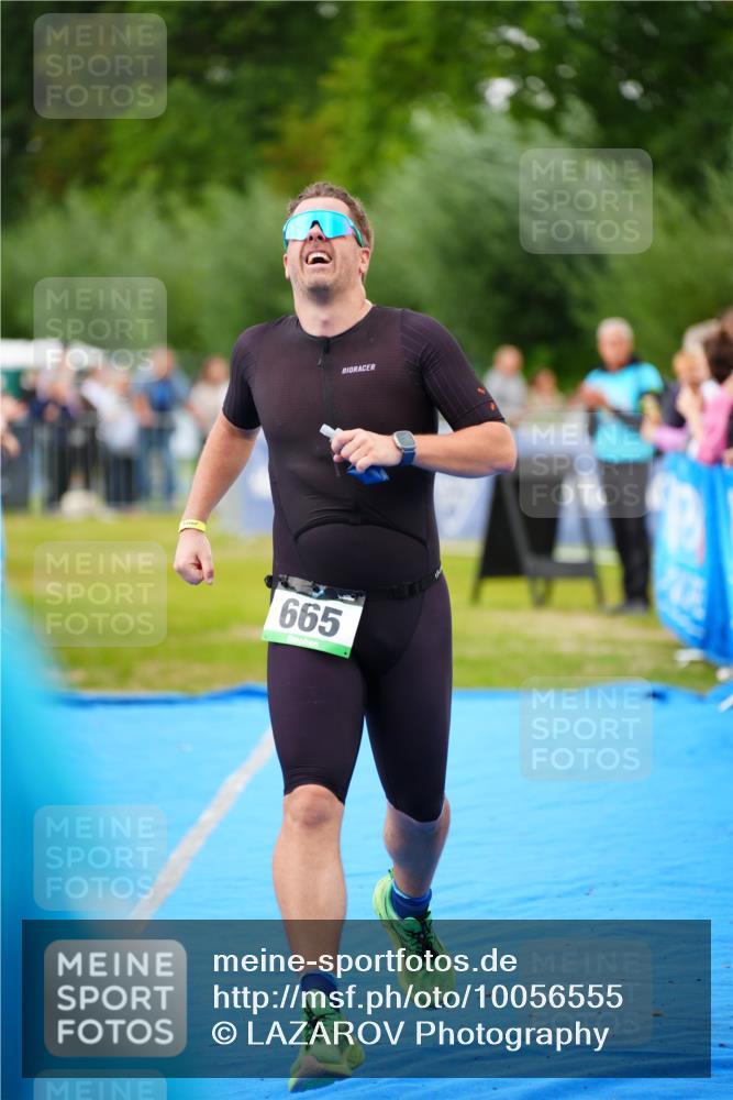 30.08.2026 - Elbe Triathlon Hamburg LAZAROV Photography http://msf.ph/oto/10056555 30.08.2026 11:11:19 Ziel 440, 665, 1010 meine-sportfotos.de