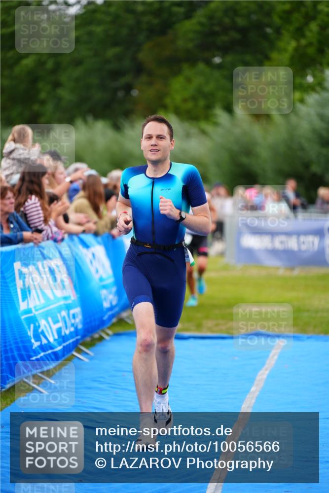 30.08.2026 - Elbe Triathlon Hamburg LAZAROV Photography http://msf.ph/oto/10056566 30.08.2026 11:11:40 Ziel 638, 700 meine-sportfotos.de