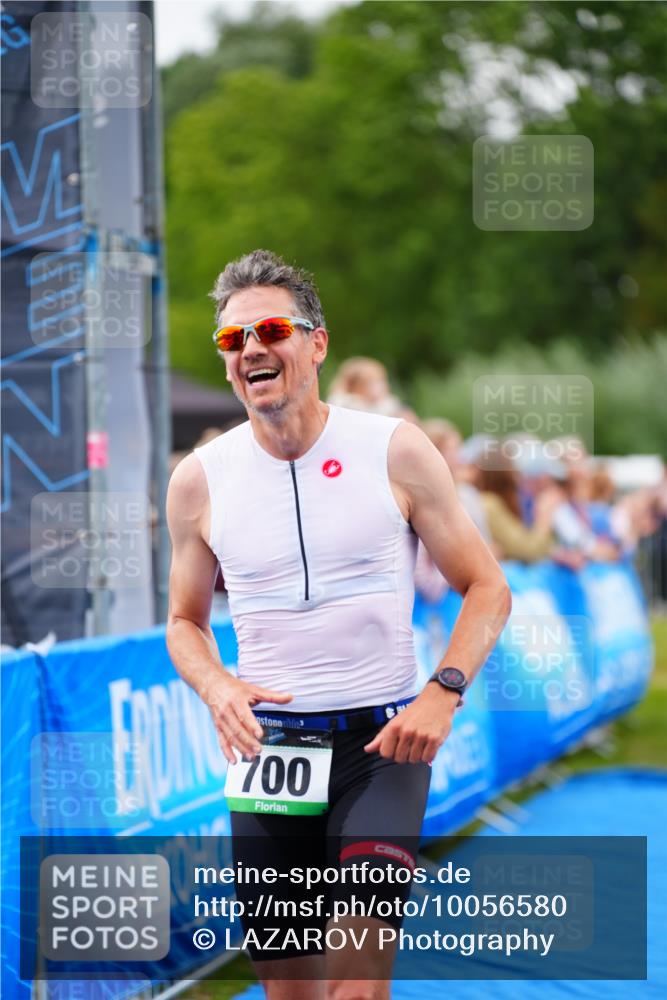30.08.2026 - Elbe Triathlon Hamburg LAZAROV Photography http://msf.ph/oto/10056580 30.08.2026 11:11:45 Ziel 700 meine-sportfotos.de