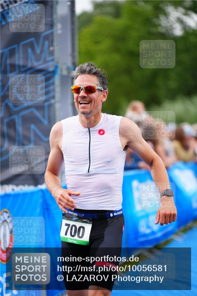 30.08.2026 - Elbe Triathlon Hamburg LAZAROV Photography http://msf.ph/oto/10056581 30.08.2026 11:11:45 Ziel 700 meine-sportfotos.de