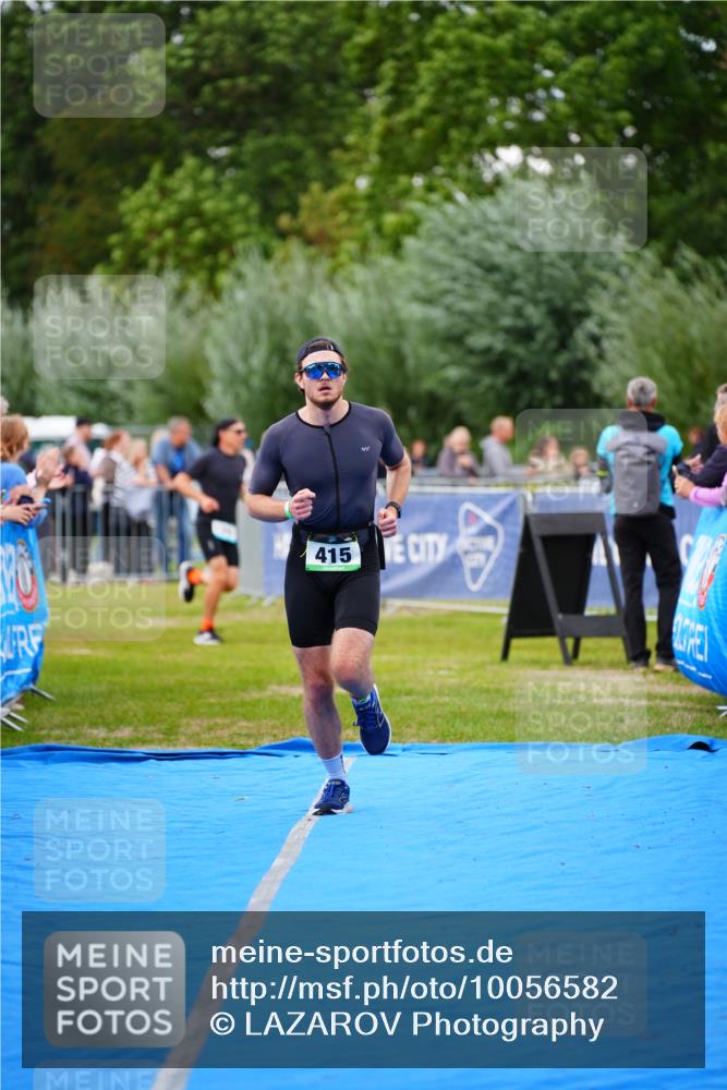 30.08.2026 - Elbe Triathlon Hamburg LAZAROV Photography http://msf.ph/oto/10056582 30.08.2026 11:11:54 Ziel 415 meine-sportfotos.de