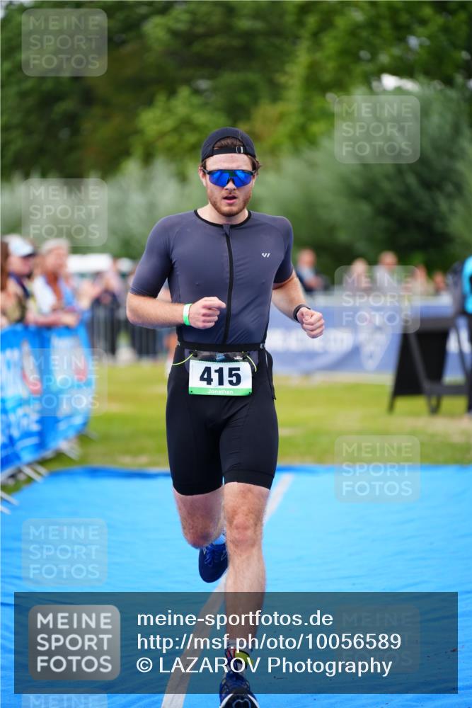 30.08.2026 - Elbe Triathlon Hamburg LAZAROV Photography http://msf.ph/oto/10056589 30.08.2026 11:11:56 Ziel 415, 558 meine-sportfotos.de