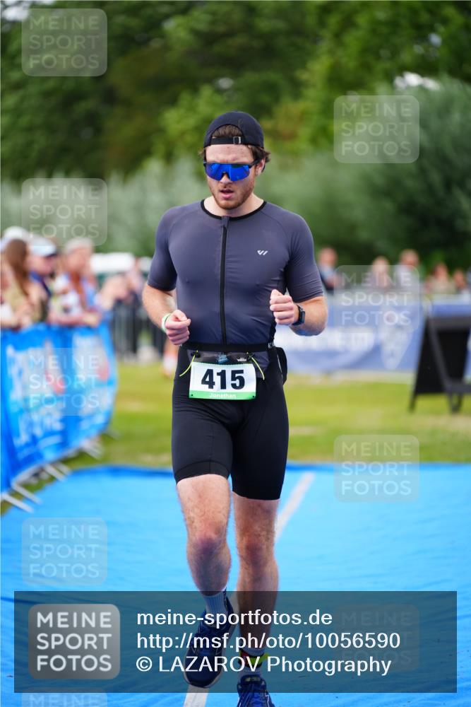 30.08.2026 - Elbe Triathlon Hamburg LAZAROV Photography http://msf.ph/oto/10056590 30.08.2026 11:11:56 Ziel 415, 558 meine-sportfotos.de