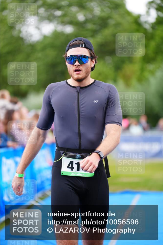 30.08.2026 - Elbe Triathlon Hamburg LAZAROV Photography http://msf.ph/oto/10056596 30.08.2026 11:11:57 Ziel 415, 558 meine-sportfotos.de