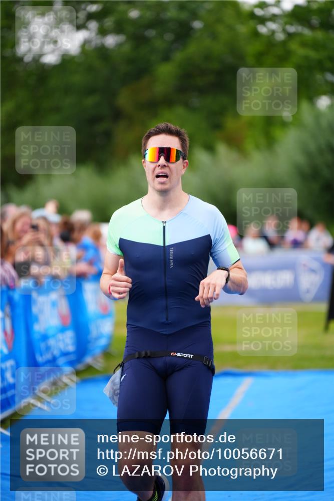 30.08.2026 - Elbe Triathlon Hamburg LAZAROV Photography http://msf.ph/oto/10056671 30.08.2026 11:12:20 Ziel 1039 meine-sportfotos.de
