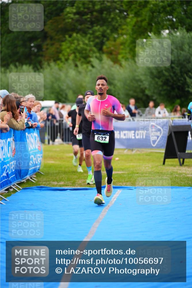 30.08.2026 - Elbe Triathlon Hamburg LAZAROV Photography http://msf.ph/oto/10056697 30.08.2026 11:12:36 Ziel 410, 612, 632, 722 meine-sportfotos.de