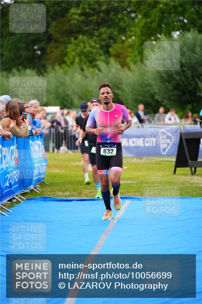 30.08.2026 - Elbe Triathlon Hamburg LAZAROV Photography http://msf.ph/oto/10056699 30.08.2026 11:12:36 Ziel 410, 612, 632, 722 meine-sportfotos.de