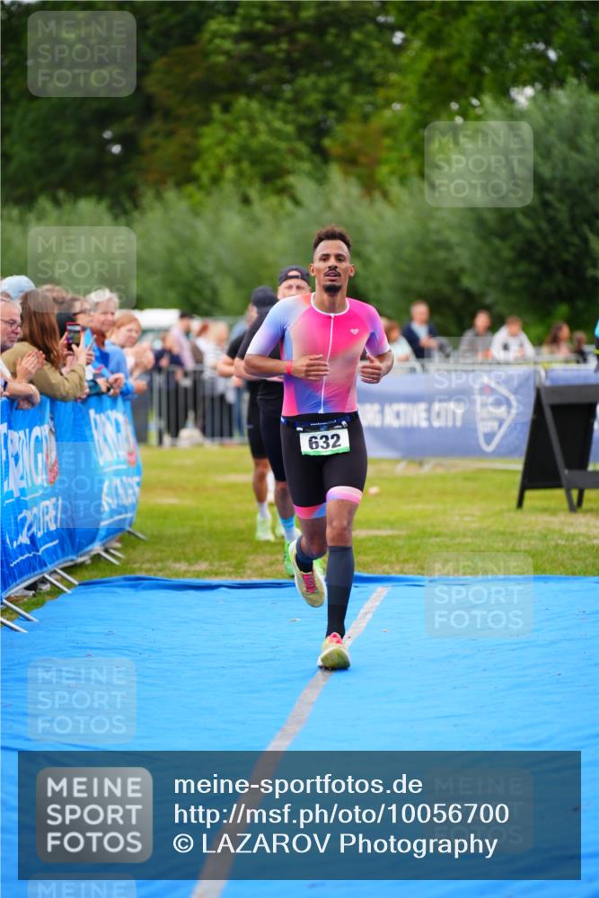 30.08.2026 - Elbe Triathlon Hamburg LAZAROV Photography http://msf.ph/oto/10056700 30.08.2026 11:12:36 Ziel 410, 612, 632, 722 meine-sportfotos.de