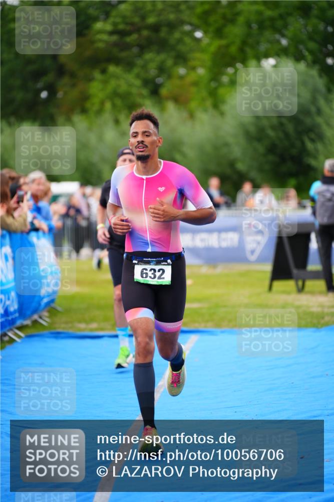 30.08.2026 - Elbe Triathlon Hamburg LAZAROV Photography http://msf.ph/oto/10056706 30.08.2026 11:12:37 Ziel 410, 612, 632, 722 meine-sportfotos.de