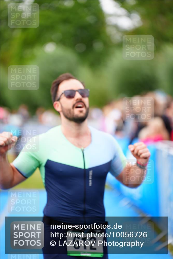 30.08.2026 - Elbe Triathlon Hamburg LAZAROV Photography http://msf.ph/oto/10056726 30.08.2026 11:12:44 Ziel 612, 1093, 1097 meine-sportfotos.de