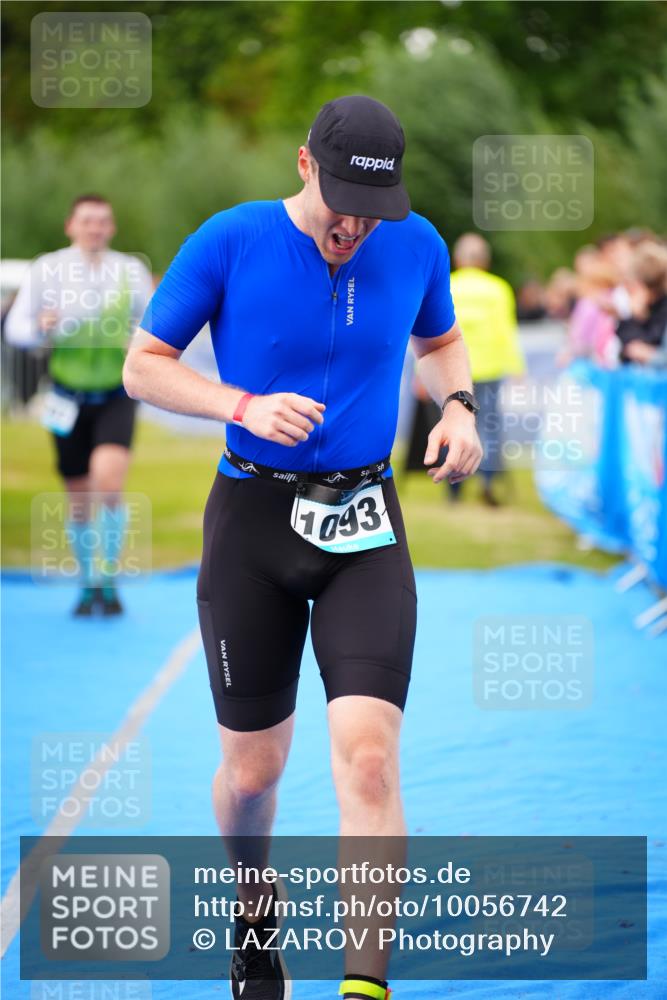 30.08.2026 - Elbe Triathlon Hamburg LAZAROV Photography http://msf.ph/oto/10056742 30.08.2026 11:12:51 Ziel 773, 1093, 1097 meine-sportfotos.de