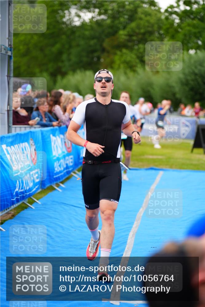 30.08.2026 - Elbe Triathlon Hamburg LAZAROV Photography http://msf.ph/oto/10056764 30.08.2026 11:13:02 Ziel 490, 1037, 1061, 1085, 1197 meine-sportfotos.de