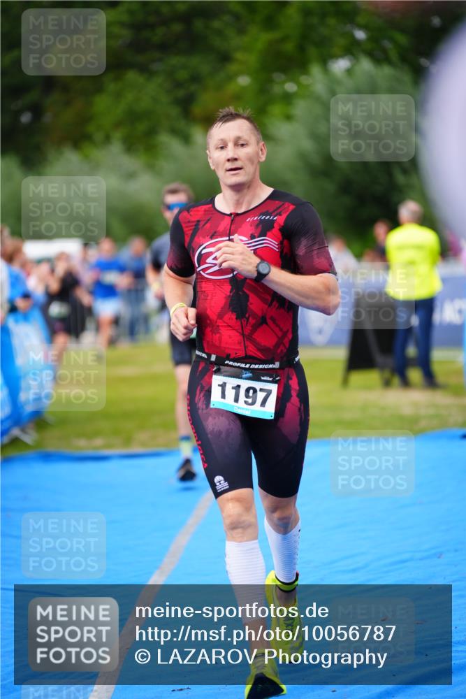 30.08.2026 - Elbe Triathlon Hamburg LAZAROV Photography http://msf.ph/oto/10056787 30.08.2026 11:13:11 Ziel 490, 611, 651, 1197 meine-sportfotos.de