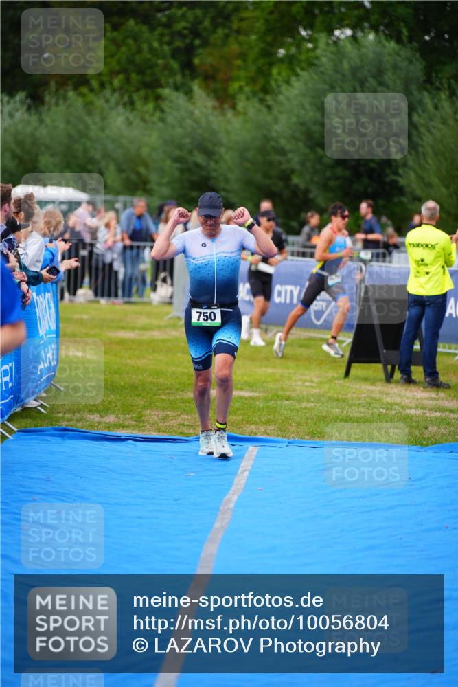 30.08.2026 - Elbe Triathlon Hamburg LAZAROV Photography http://msf.ph/oto/10056804 30.08.2026 11:13:20 Ziel 611, 750 meine-sportfotos.de