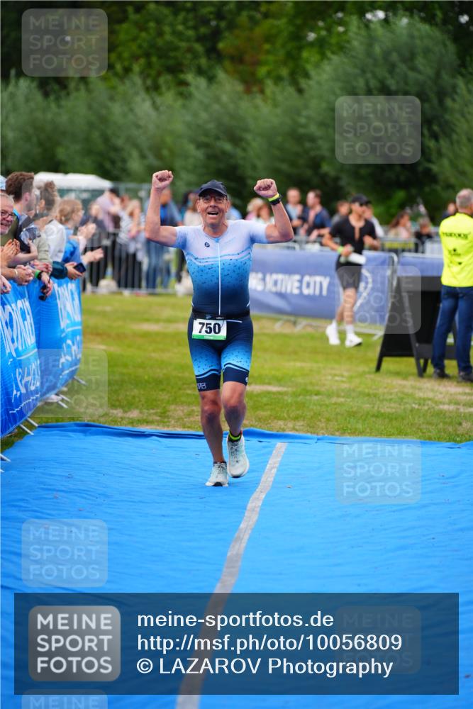 30.08.2026 - Elbe Triathlon Hamburg LAZAROV Photography http://msf.ph/oto/10056809 30.08.2026 11:13:20 Ziel 611, 750 meine-sportfotos.de