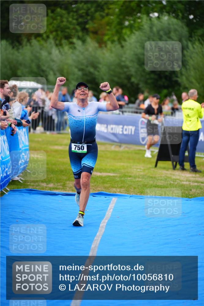 30.08.2026 - Elbe Triathlon Hamburg LAZAROV Photography http://msf.ph/oto/10056810 30.08.2026 11:13:21 Ziel 611, 750 meine-sportfotos.de