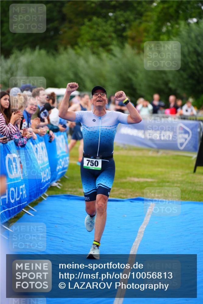 30.08.2026 - Elbe Triathlon Hamburg LAZAROV Photography http://msf.ph/oto/10056813 30.08.2026 11:13:21 Ziel 611, 750 meine-sportfotos.de