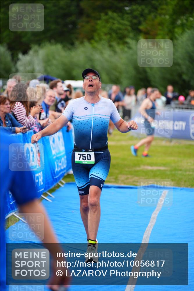 30.08.2026 - Elbe Triathlon Hamburg LAZAROV Photography http://msf.ph/oto/10056817 30.08.2026 11:13:22 Ziel 611, 750 meine-sportfotos.de