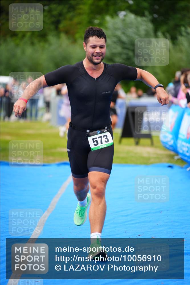 30.08.2026 - Elbe Triathlon Hamburg LAZAROV Photography http://msf.ph/oto/10056910 30.08.2026 11:14:10 Ziel 573 meine-sportfotos.de