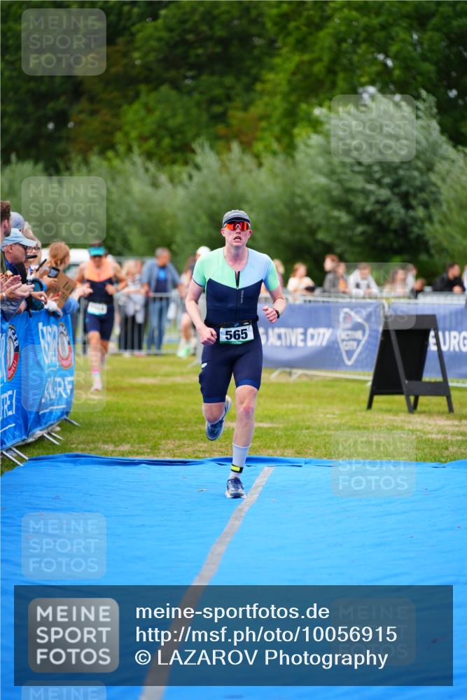 30.08.2026 - Elbe Triathlon Hamburg LAZAROV Photography http://msf.ph/oto/10056915 30.08.2026 11:14:28 Ziel 413, 565, 1114 meine-sportfotos.de