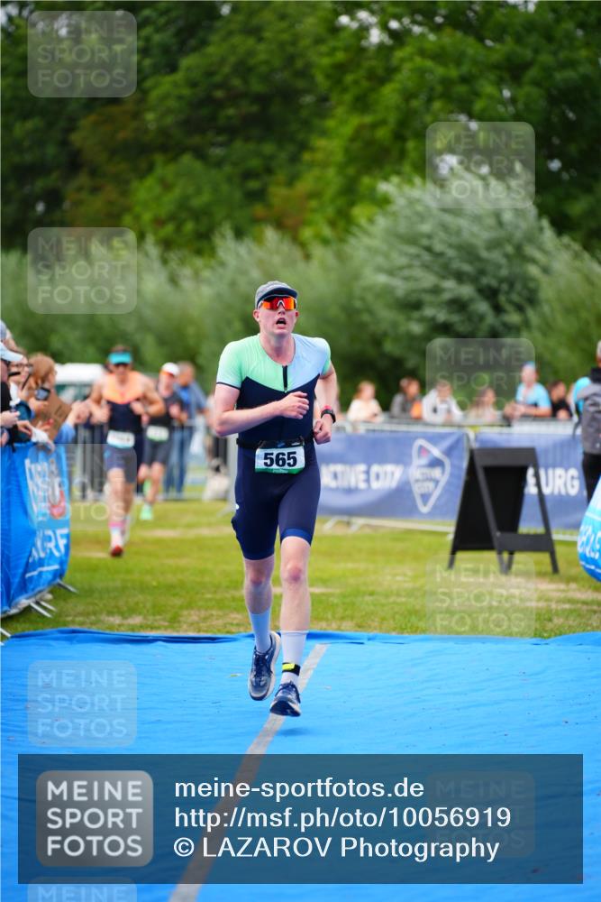 30.08.2026 - Elbe Triathlon Hamburg LAZAROV Photography http://msf.ph/oto/10056919 30.08.2026 11:14:29 Ziel 413, 565, 1054, 1114 meine-sportfotos.de