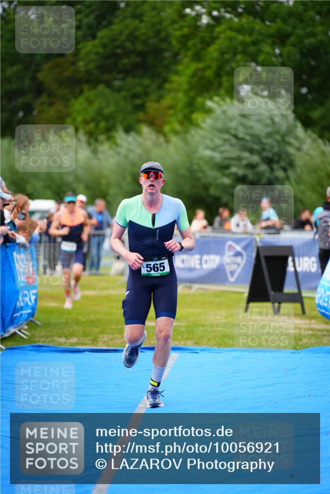 30.08.2026 - Elbe Triathlon Hamburg LAZAROV Photography http://msf.ph/oto/10056921 30.08.2026 11:14:29 Ziel 413, 565, 1054, 1114 meine-sportfotos.de