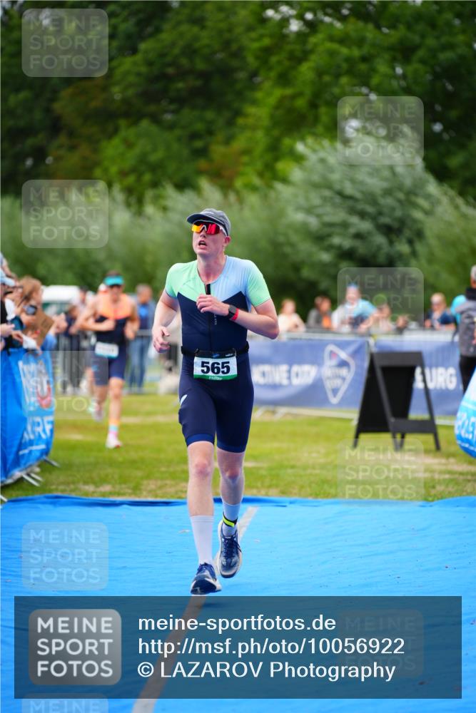 30.08.2026 - Elbe Triathlon Hamburg LAZAROV Photography http://msf.ph/oto/10056922 30.08.2026 11:14:29 Ziel 413, 565, 1054, 1114 meine-sportfotos.de